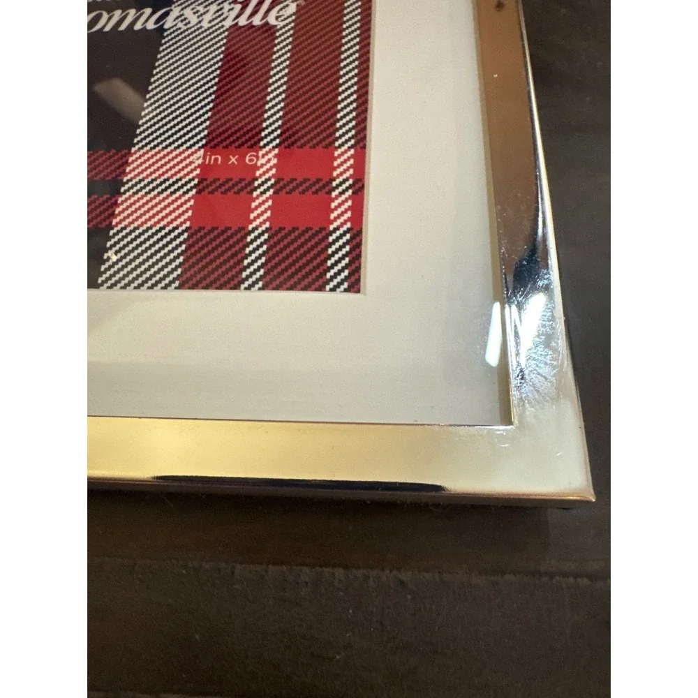 Thomasville Polished Silver Tone 4x6 Picture Frame Modern Velvet Back Tabletop